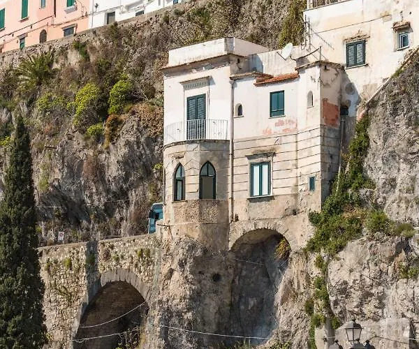 Dimore De Luca- Sea View بيت ضيافة 4*