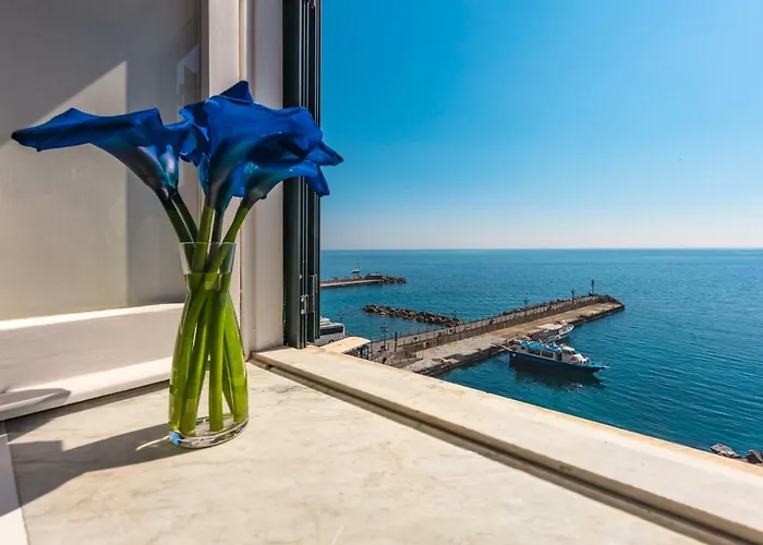 Dimore De Luca- Sea View بيت ضيافة 4*