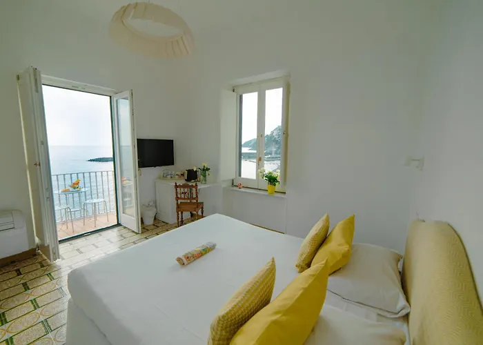 Гостьовий будинок Dimore De Luca- Sea View Амальфі